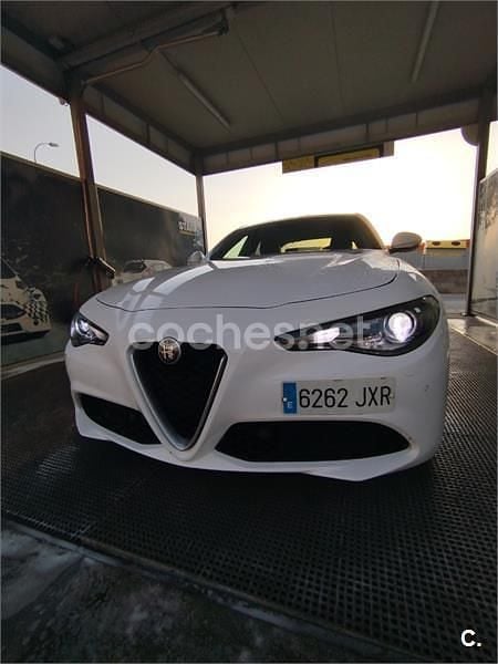 Usado Alfa Romeo Giulia Super 180 CV (132 kW) 2017 Blanco Berlina