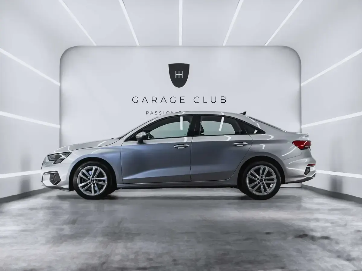 Usado Audi A3 Advanced Plus 110 CV (80 kW) 2020 Gris / plata Berlina