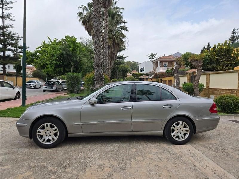 Usado Mercedes E280 Avantgarde 190 CV (139 kW) 2006 Gris / plata Berlina