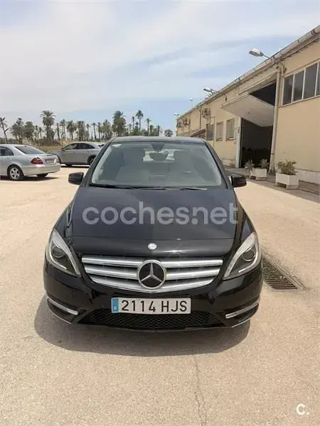 Usado Mercedes B180 109 CV (80 kW) 2013 Negro Monovolumen