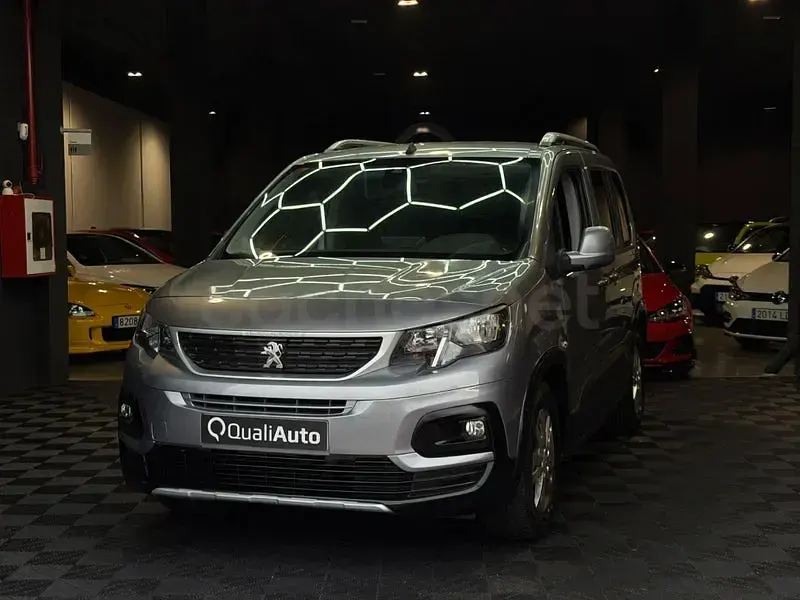 Usado Peugeot Rifter Allure 100 CV (73 kW) 2019 Gris / plata Monovolumen