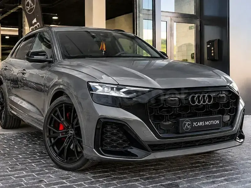 Usado Audi Q8 Sport 286 CV (210 kW) 2025 Gris / plata SUV