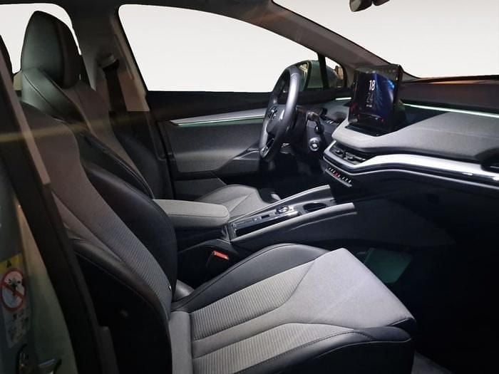 Usado Skoda Enyaq iV 132 kW (180 CV) 2023 Gris plata SUV