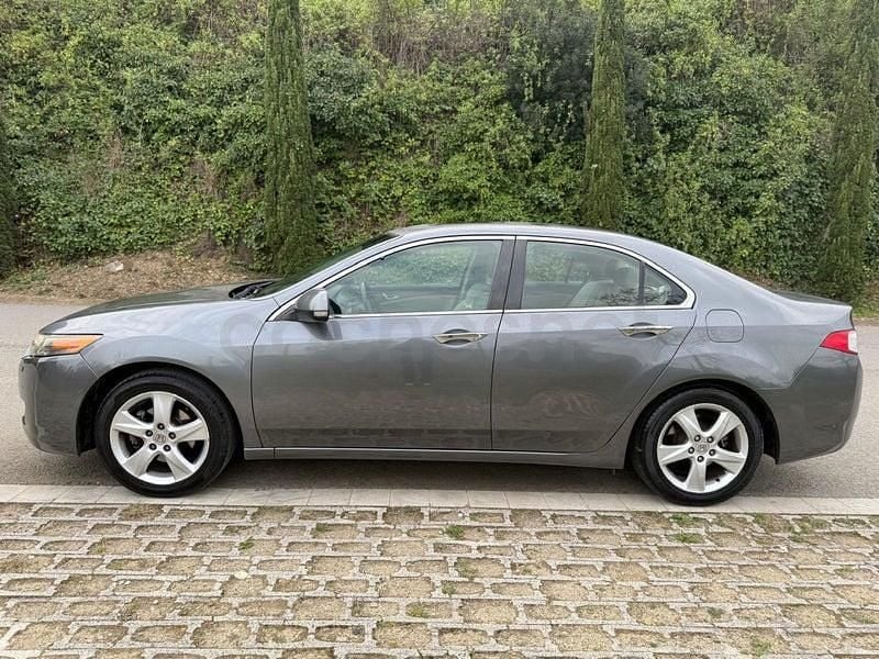 Usado Honda Accord Executive 150 CV (110 kW) 2009 Gris / plata Berlina