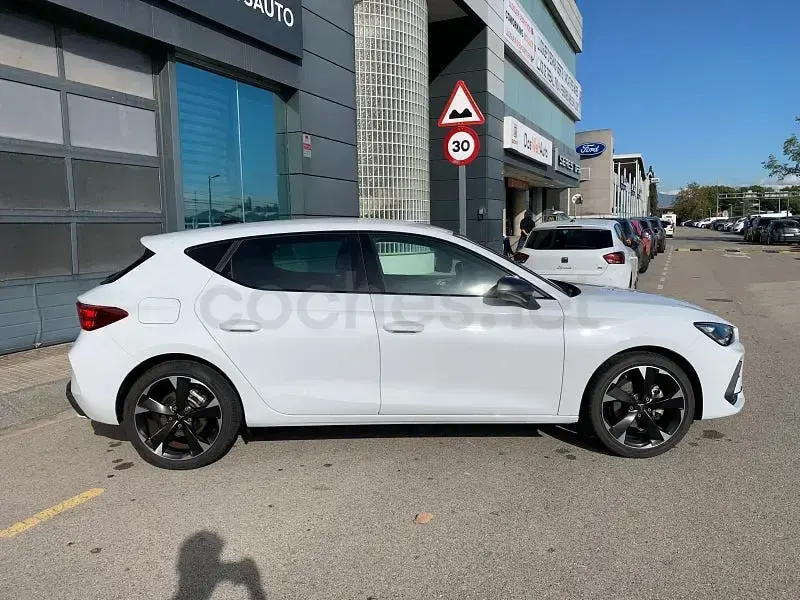 Usado Cupra Leon 204 CV (150 kW) 2025 Blanco Berlina