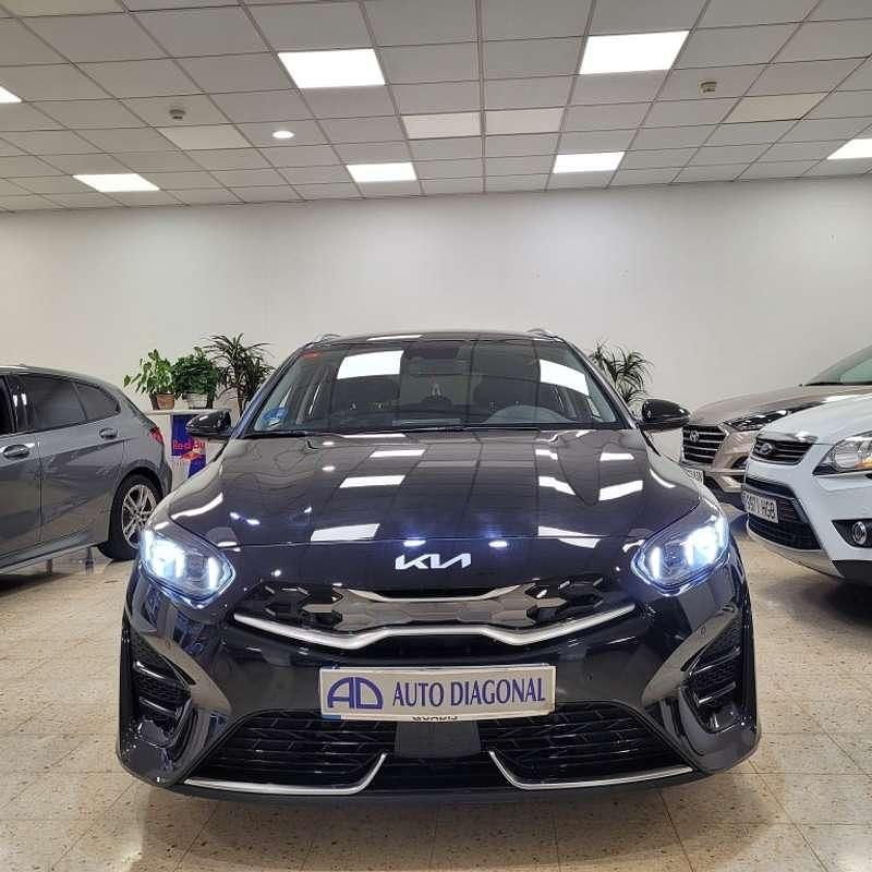 Usado Kia Ceed 141 CV (103 kW) 2024 Negro Utilitario