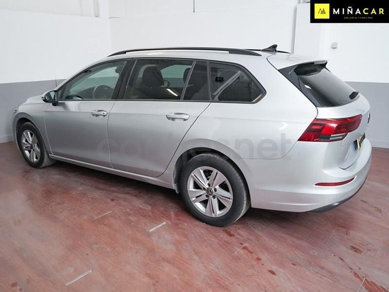 Usado VW Golf VIII Life 130 CV (95 kW) 2022 Gris / plata Familiar