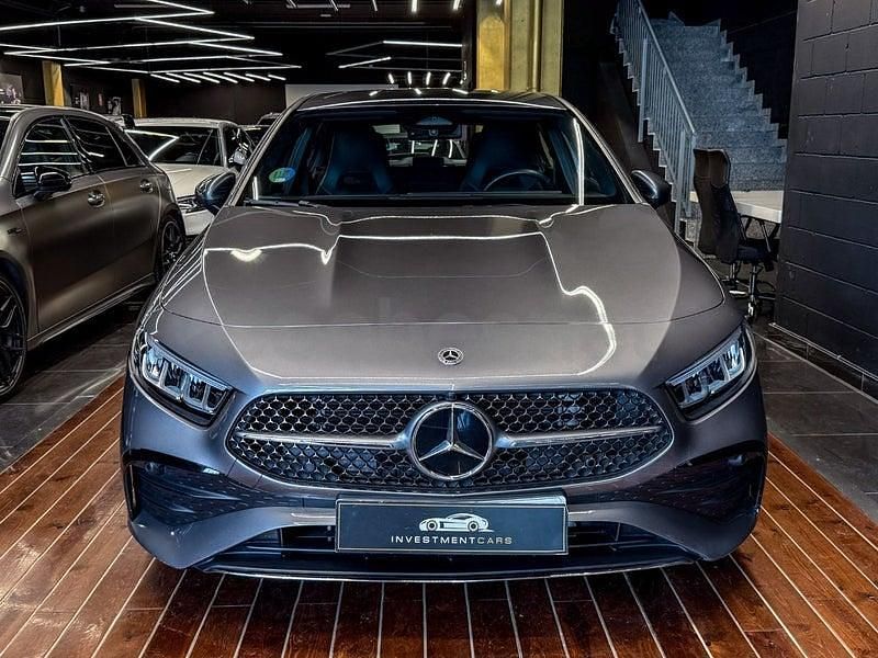 Usado Mercedes A180 136 CV (100 kW) 2024 Gris / plata Berlina