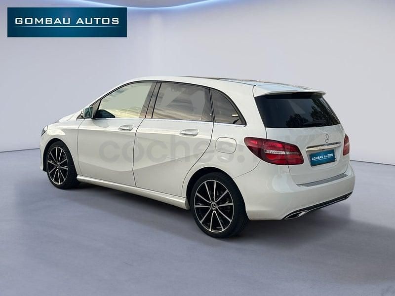 Usado Mercedes B180 109 CV (80 kW) 2017 Blanco Monovolumen