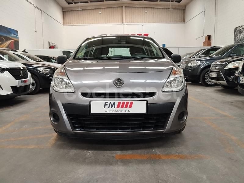 Gris / plata Usado 2012 Renault Clio IV Berlina | 4800 € (Buen precio) - Imagen 1/4