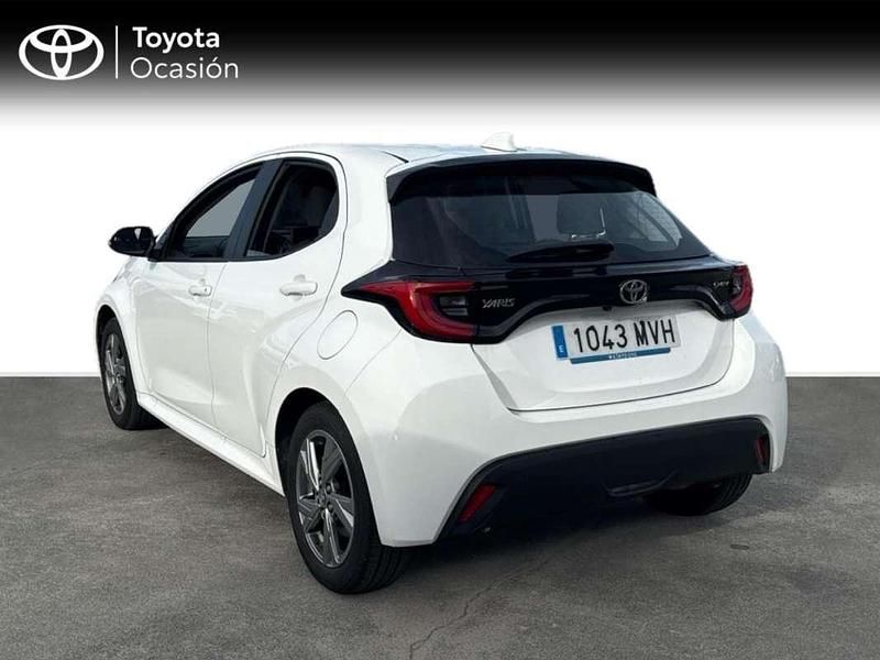 Usado Toyota Yaris Hybrid Active 116 CV (85 kW) 2024 Blanco Utilitario