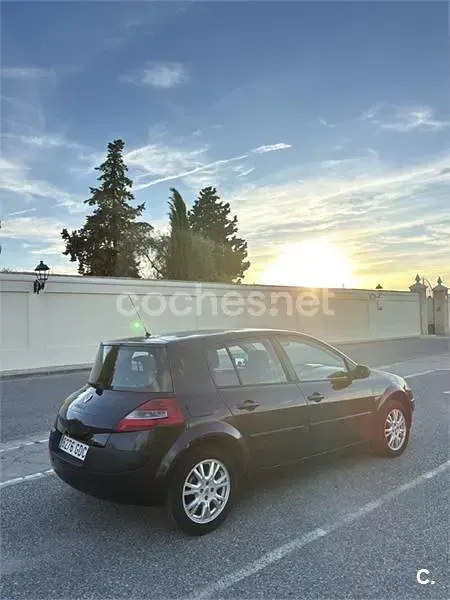 Usado Renault Mégane Dynamique 105 CV (77 kW) 2008 Negro Berlina