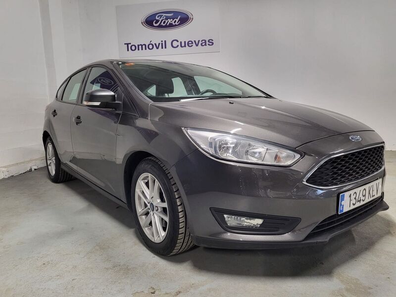 Gris oscuro Usado 2018 Ford Focus Trend+ Berlina | 14.500 € (Precio justo) - Imagen 1/4
