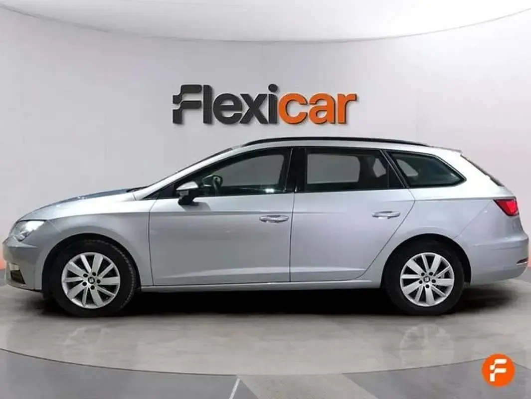 Usado Seat Leon ST Style 116 CV (85 kW) 2020 Gris Familiar