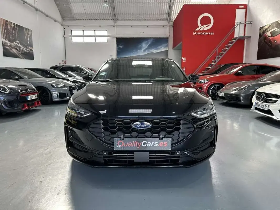Usado Ford Focus ST-Line 155 CV (114 kW) 2024 Rojo Utilitario
