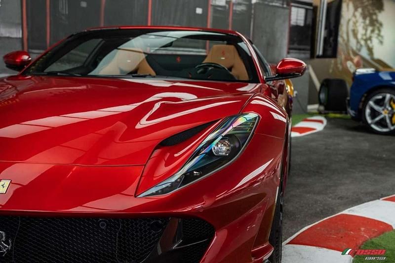 Usado Ferrari 812 799 CV (587 kW) 2023 Rojo Descapotable