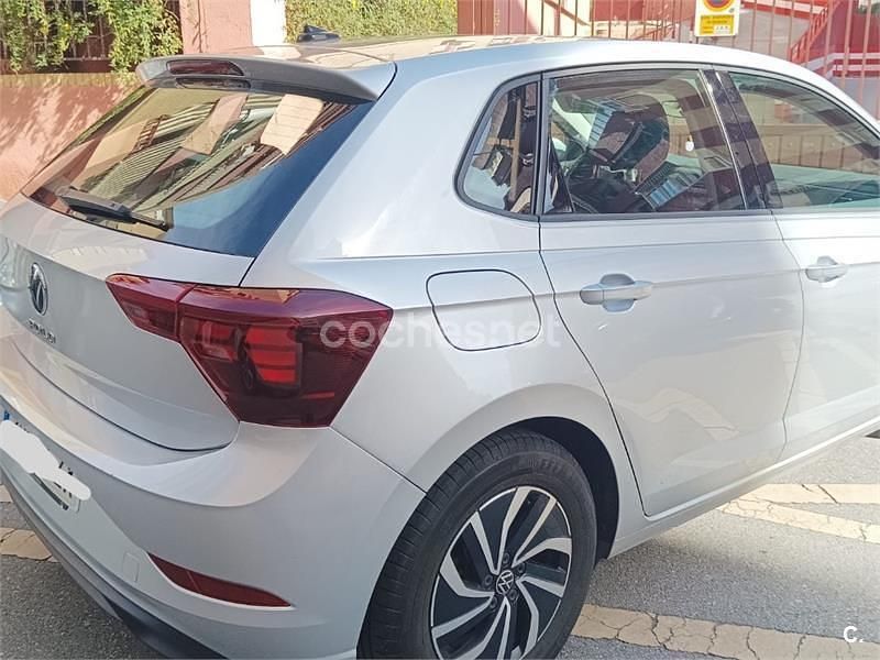 Usado VW Polo Life 110 CV (80 kW) 2022 Gris / plata Utilitario
