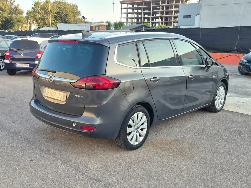 Usado Opel Zafira Tourer Excellence 136 CV (100 kW) 2015 Gris / plata Monovolumen