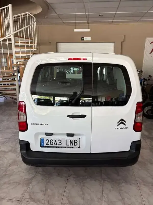 Usado Citroën Berlingo Live 102 CV (75 kW) 2021 Blanco Monovolumen