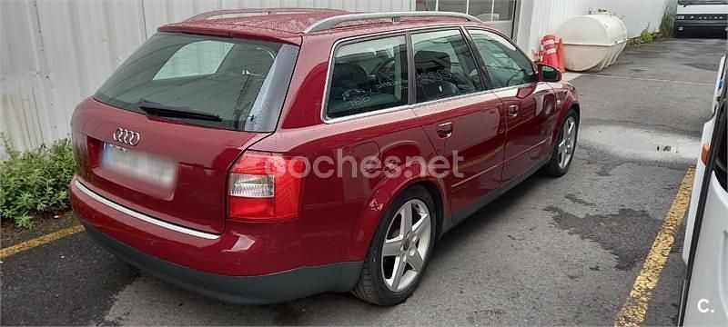 Usado Audi A4 Sport 180 CV (132 kW) 2004 Rojo Familiar