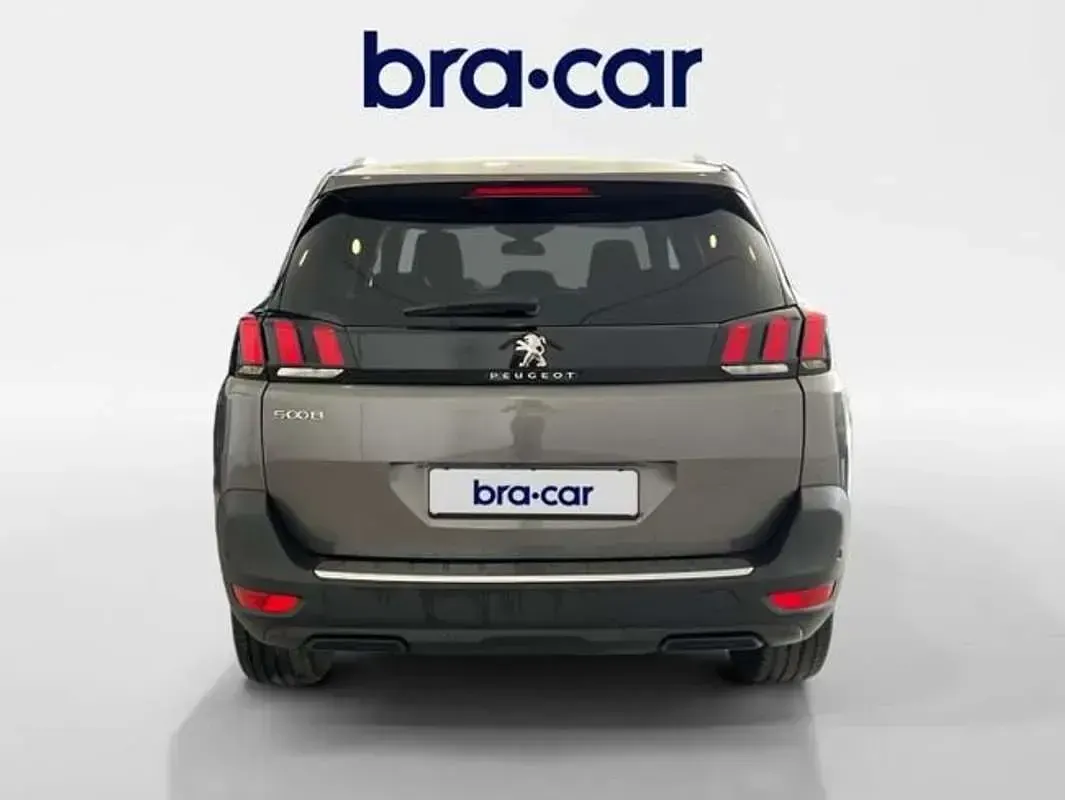 Usado Peugeot 5008 Allure 131 CV (96 kW) 2023 Gris SUV