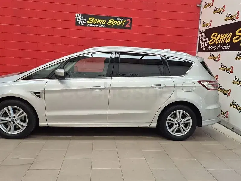 Usado Ford S-MAX Titanium 150 CV (110 kW) 2021 Gris / plata Monovolumen