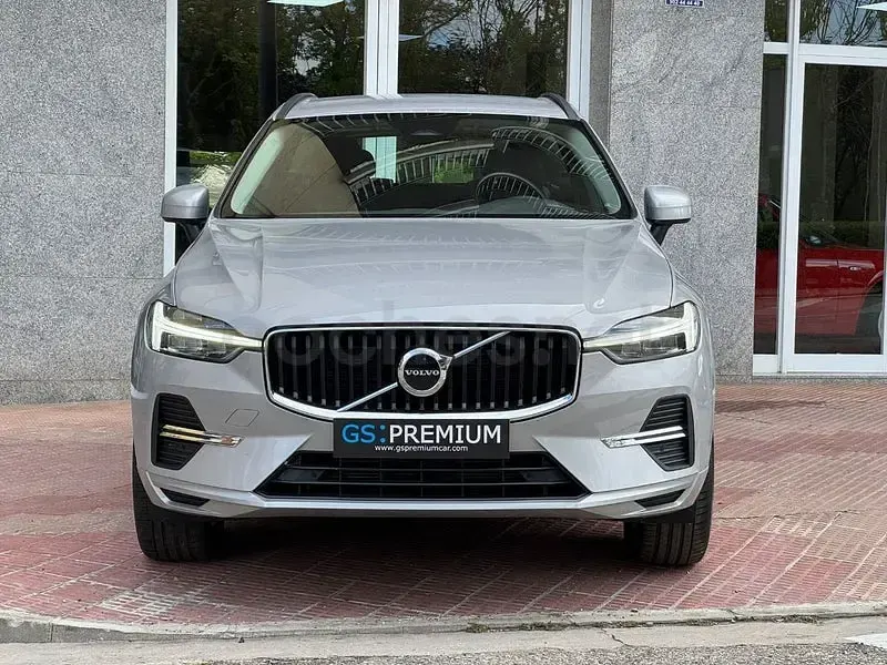 Usado Volvo XC60 Core 197 CV (144 kW) 2023 Gris / plata SUV