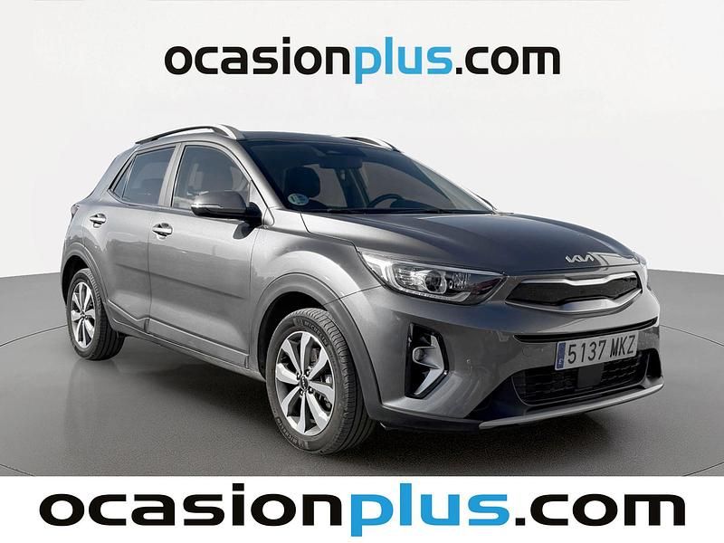 Usado Kia Stonic 120 CV (88 kW) 2023 Gris SUV