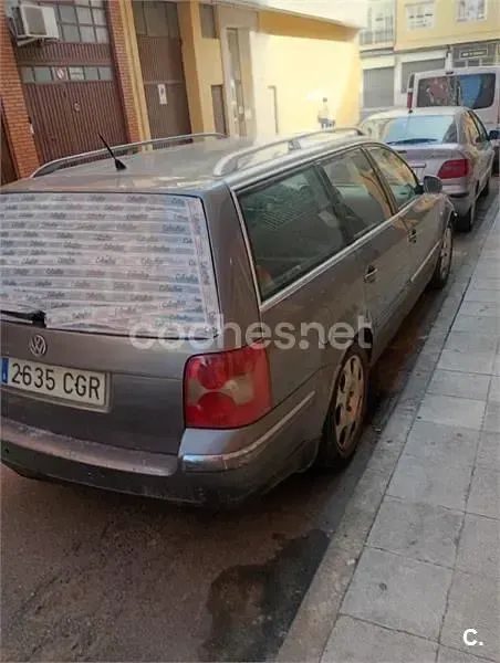Usado VW Passat Advance 130 CV (95 kW) 2003 Gris / plata Familiar