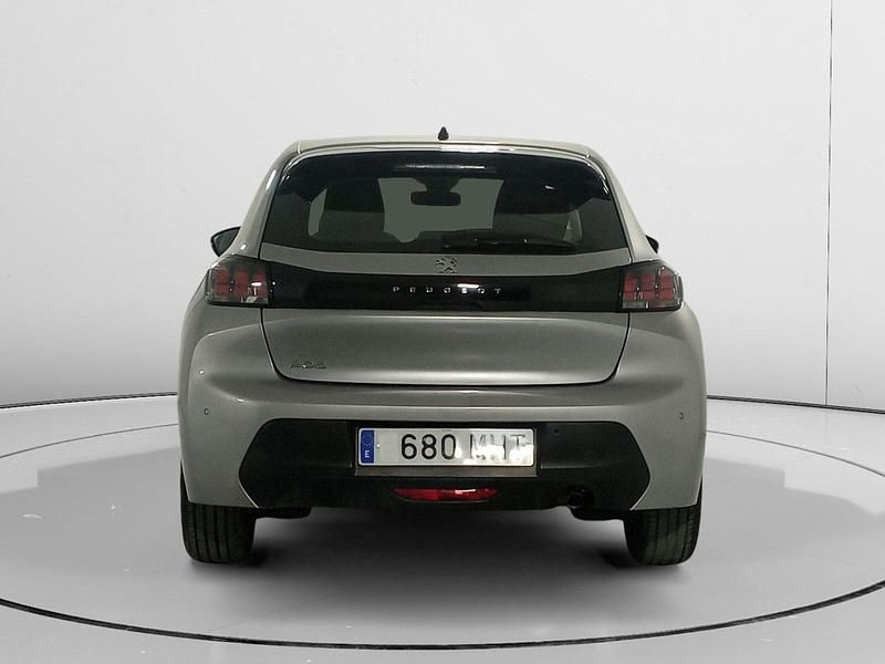 Usado Peugeot 208 Active 102 CV (75 kW) 2023 Gris Utilitario