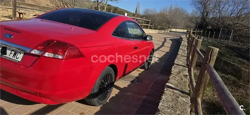 Usado Ford Focus Cabriolet Titanium 136 CV (100 kW) 2007 Rojo Descapotable