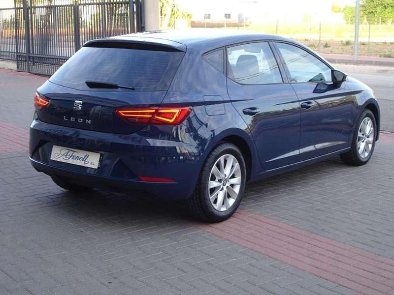 Usado Seat Leon Style 116 CV (85 kW) 2020 Azul Utilitario