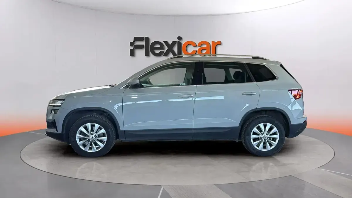 Usado Skoda Karoq 150 CV (110 kW) 2024 Gris SUV