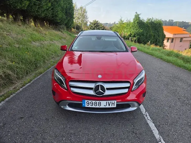 Usado Mercedes GLA220 AMG line 177 CV (130 kW) 2017 Rojo SUV