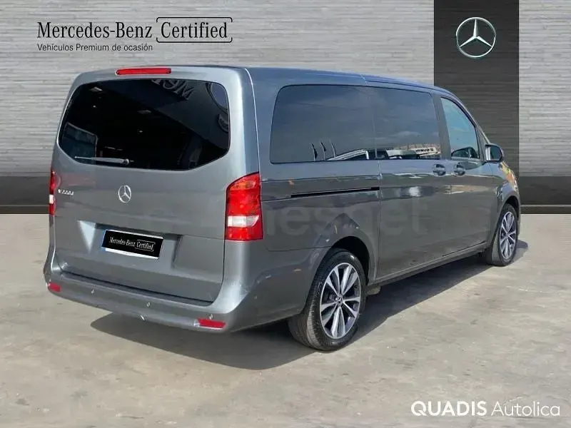 Usado Mercedes V220 163 CV (119 kW) 2022 Gris / plata Monovolumen
