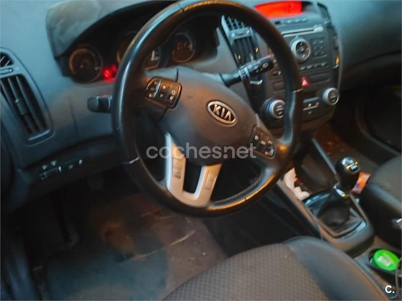 Usado Kia Ceed 128 CV (94 kW) 2011 Azul Utilitario