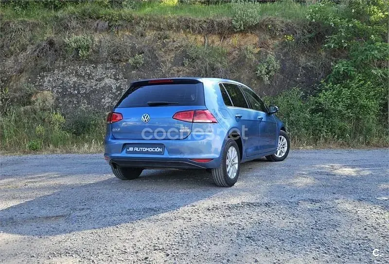 Usado VW Golf VII Business 105 CV (77 kW) 2015 Azul Berlina