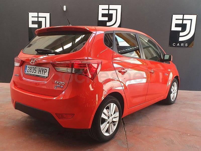 Usado Hyundai ix20 115 CV (84 kW) 2014 Rojo Utilitario