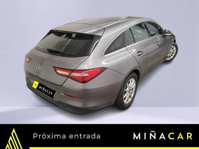 Usado Mercedes CLA180 Shooting Brake 116 CV (85 kW) 2022 Gris Familiar