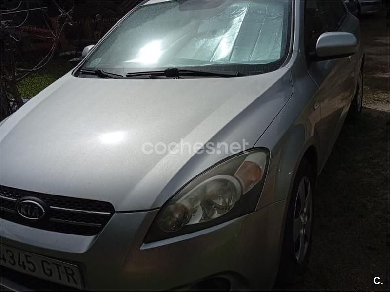 Usado Kia ProCeed 90 CV (66 kW) 2010 Gris / plata Utilitario