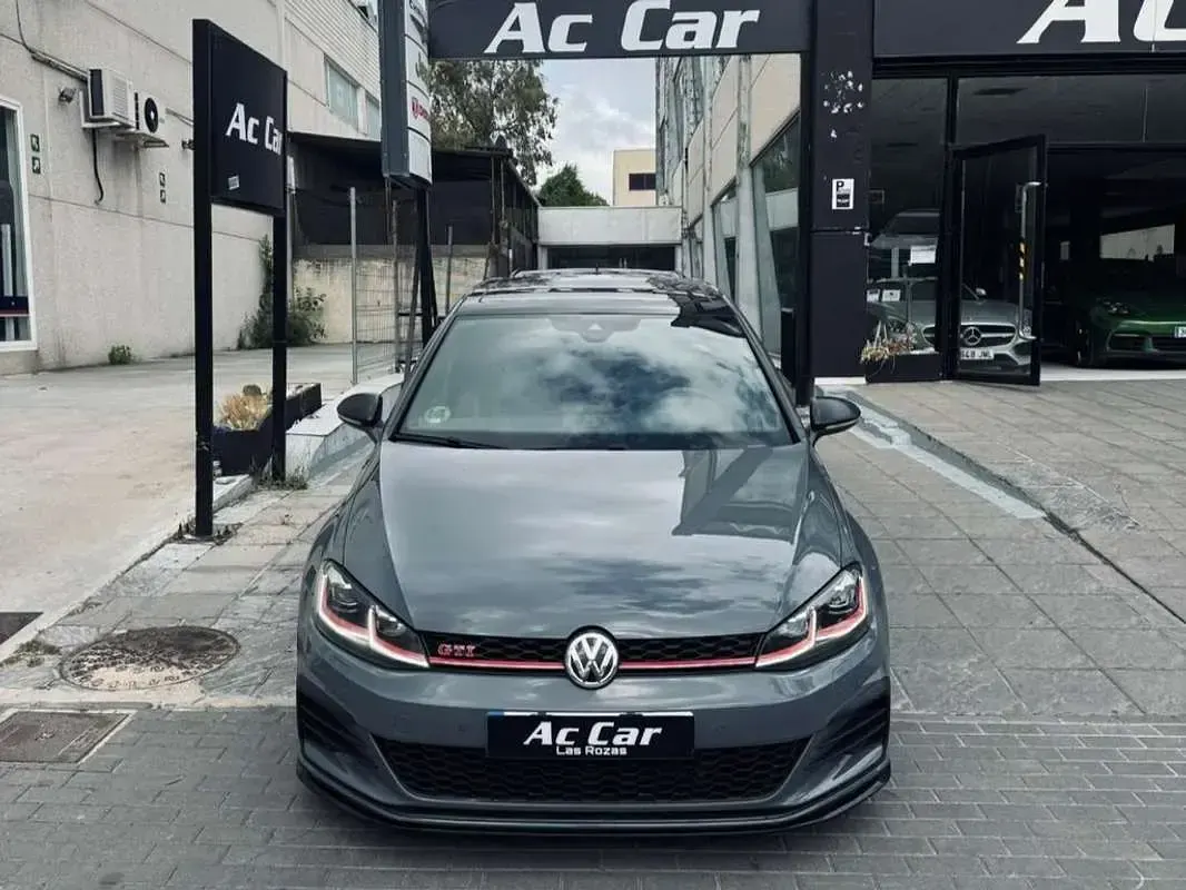 Usado VW Golf VII GTI 290 CV (213 kW) 2020 Gris Utilitario