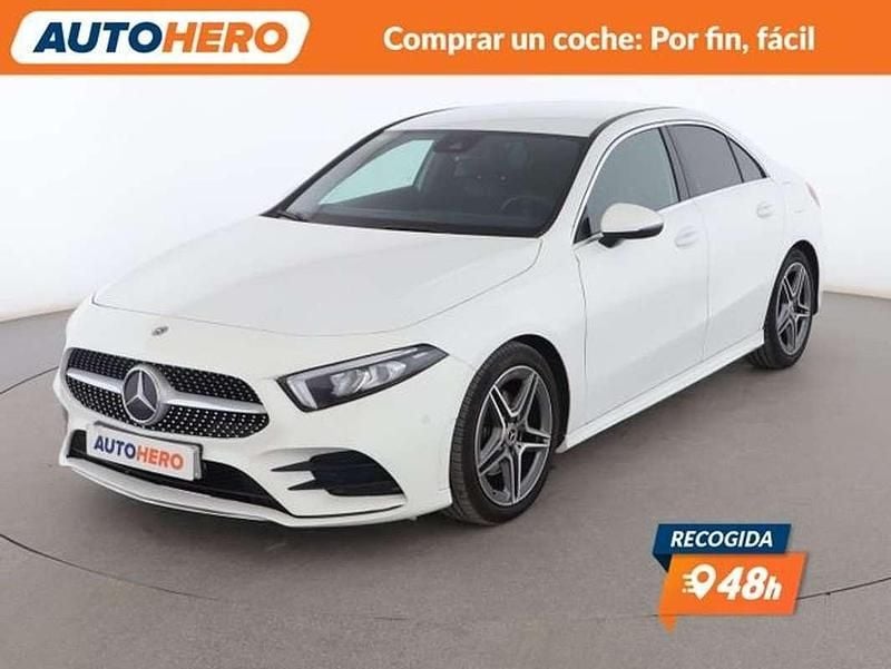 Usado Mercedes A180 AMG line 117 CV (86 kW) 2019 Blanco Berlina