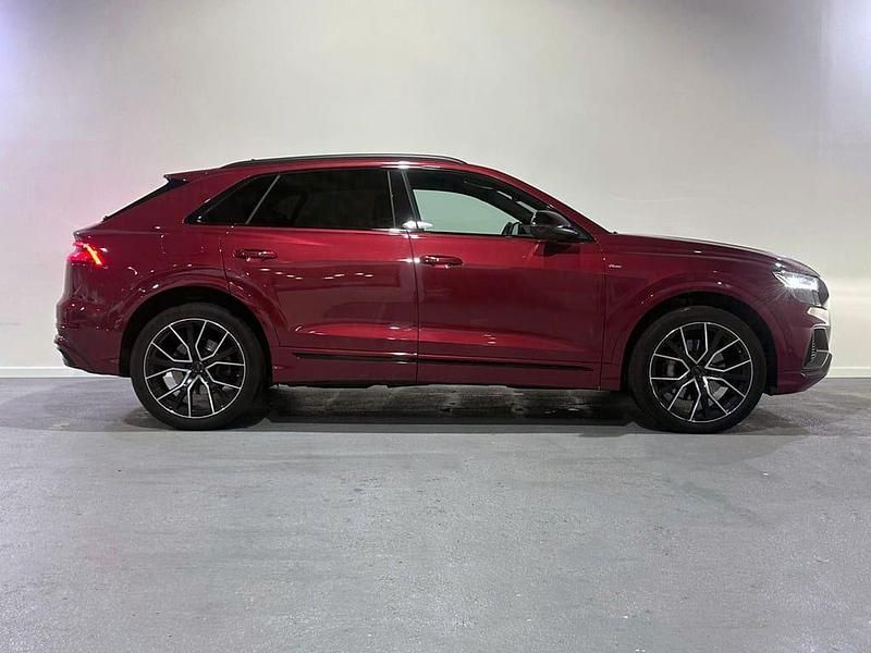 Usado Audi Q8 Ambiente 231 CV (169 kW) 2020 Rojo SUV