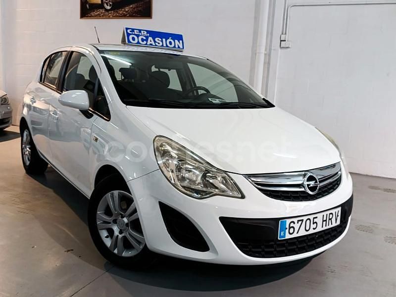 Usado Opel Corsa Selective 75 CV (55 kW) 2013 Blanco Berlina