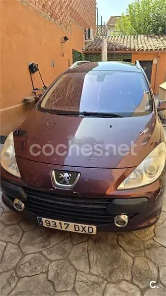Usado Peugeot 307 110 CV (80 kW) 2006 Granate Familiar