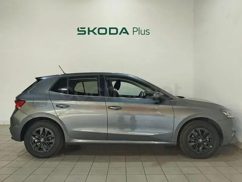 Usado Skoda Fabia Selection 95 CV (69 kW) 2025 Gris Utilitario