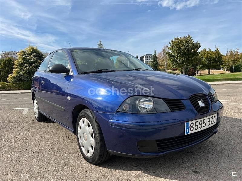 Usado Seat Ibiza Stella 64 CV (47 kW) 2002 Azul Berlina