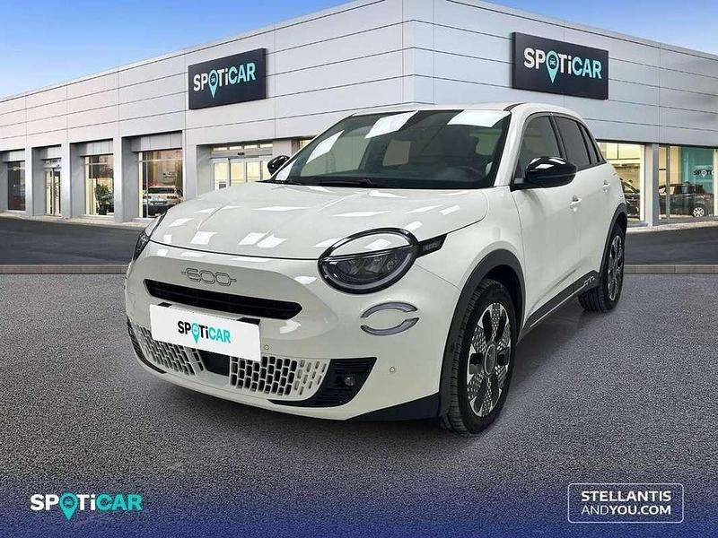 Blanco Usado 2024 Fiat 600 La Prima SUV | 23.900 € - Imagen 1/4