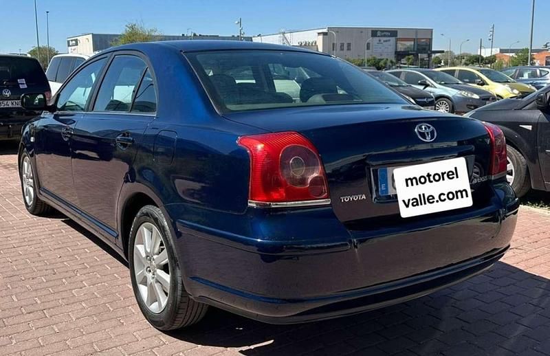 Usado Toyota Avensis Sol 129 CV (94 kW) 2004 Azul Berlina