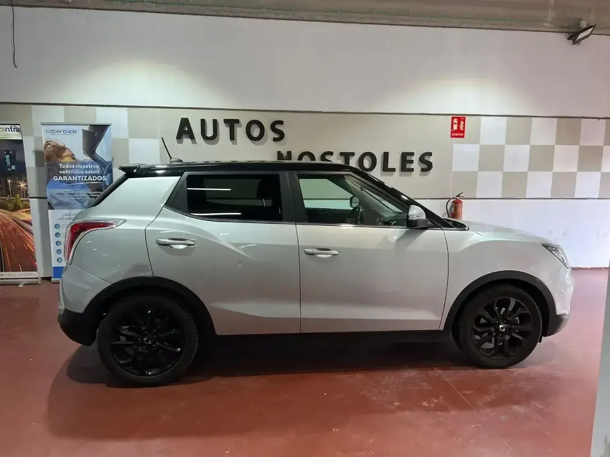 Usado SsangYong Tivoli 128 CV (94 kW) 2016 Gris / plata SUV